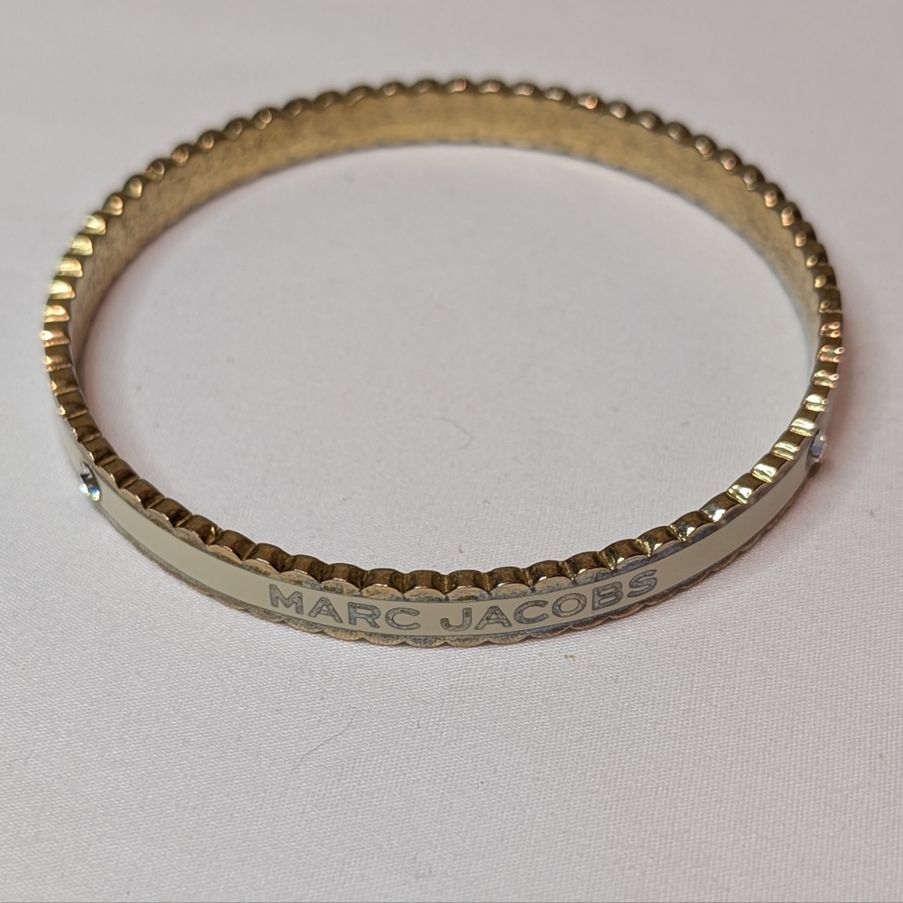 Marc Jacobs Medallion Scalloped Bangle Bracelet